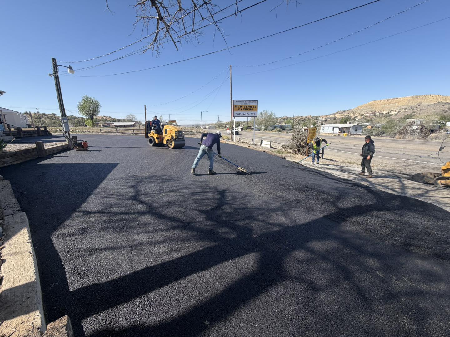 Reliable Asphalt crew paving a New Mexico project